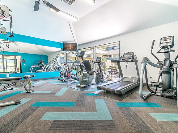 3rd image of 1021 Scandia Ave #1043