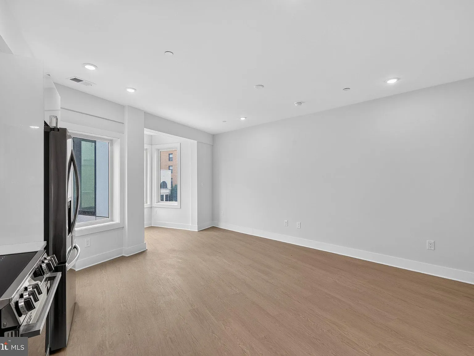 2 bed, 2.5 bath, 1000 sqft, $4,250 — Photo 4