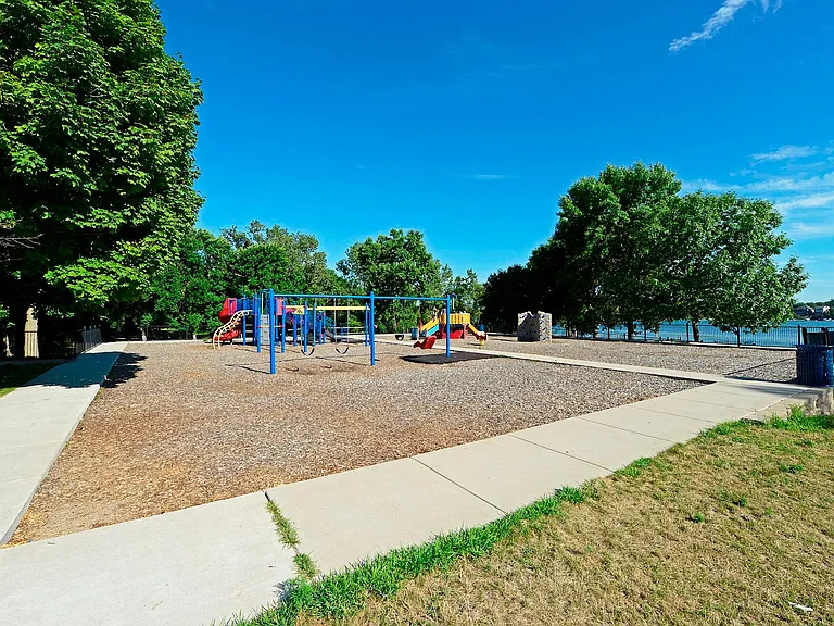5182 Hampton St NE — Photo 48