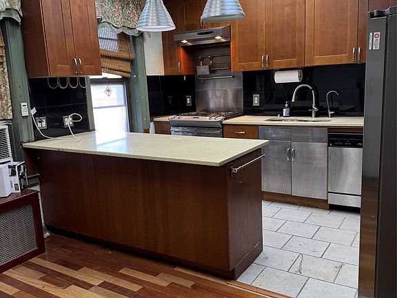 2nd image of 2922 Barnes Avenue #5F