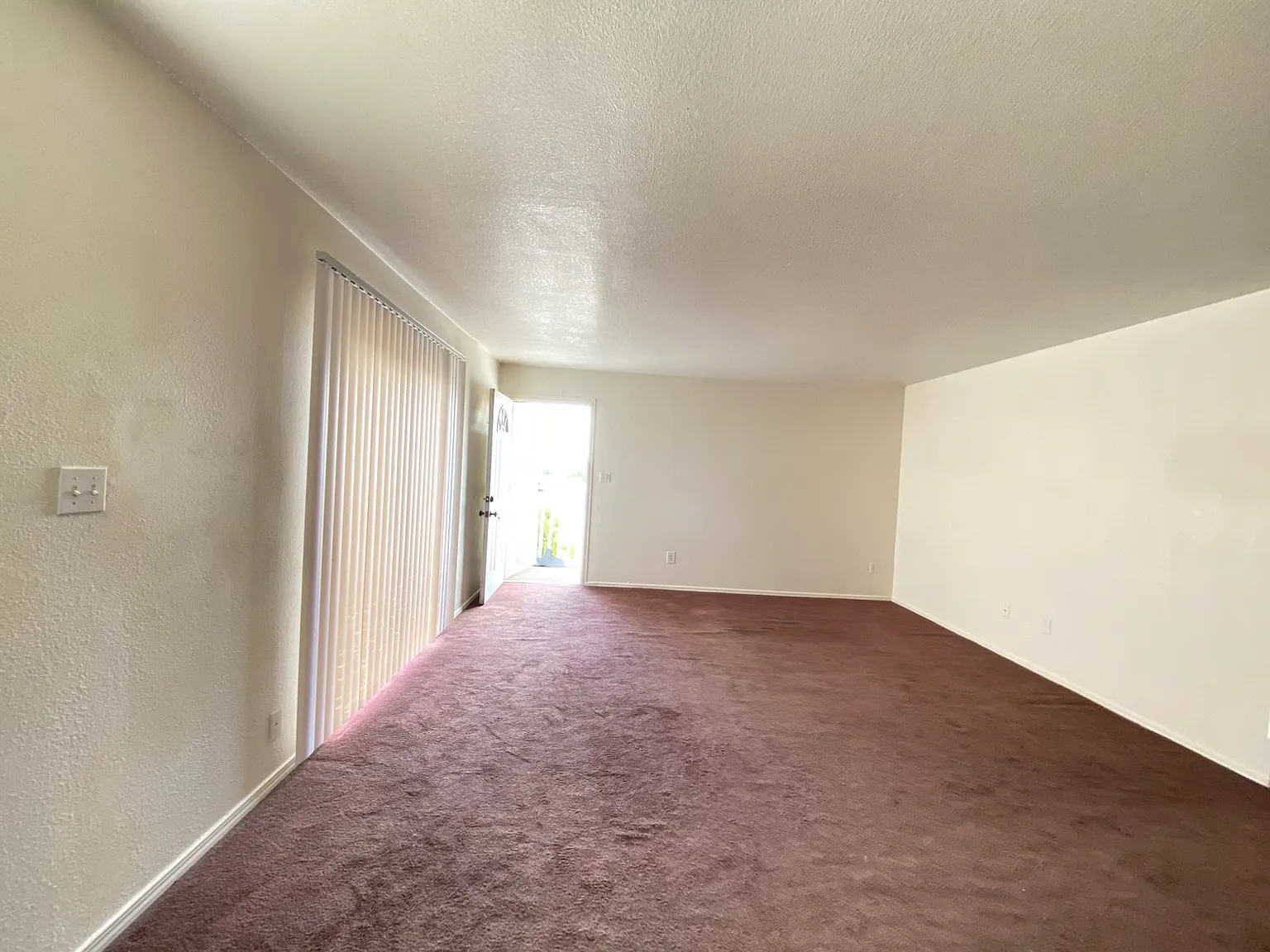 3 bed, $1,400 — Photo 3