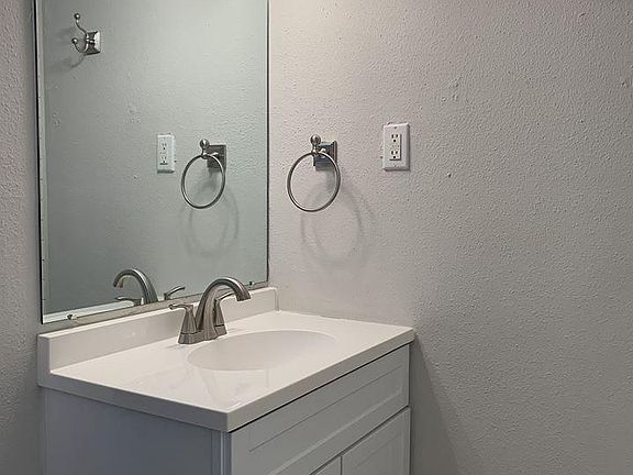 4th image of 4404 Hampstead St