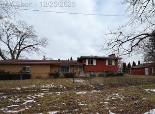 2236 Rosenfield Dr, Flint, MI 48505