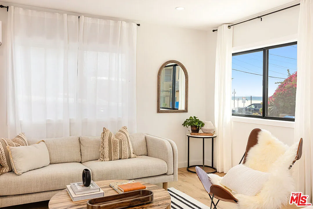 2 bed, 1.0 bath, $5,900 — Photo 4