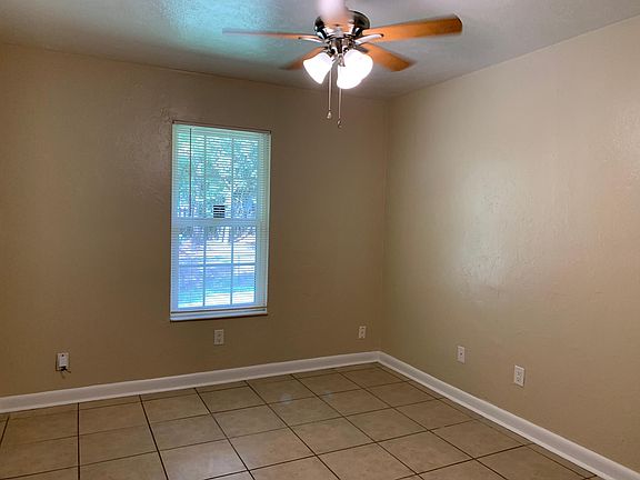 5th image of 3920 NE 1st Ter