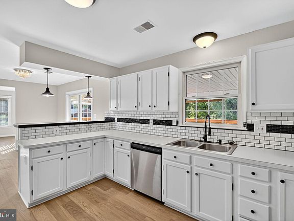 3rd image of 74 Noel Dr