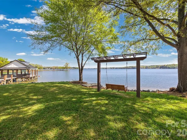 5280 Masons Ferry Rd, Lake Wylie, SC 29710