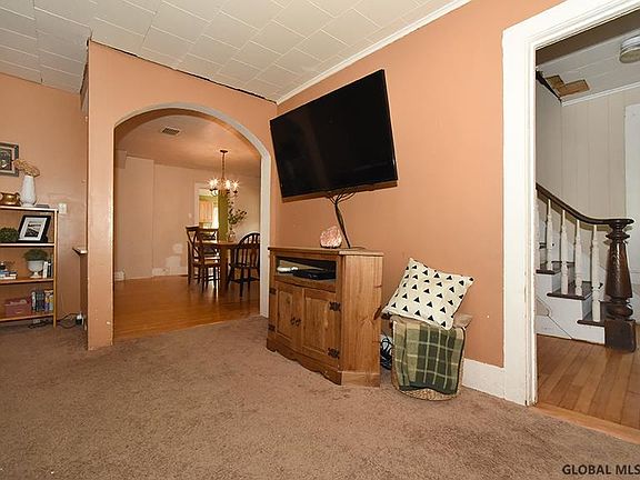5th image of 27 Leonard St