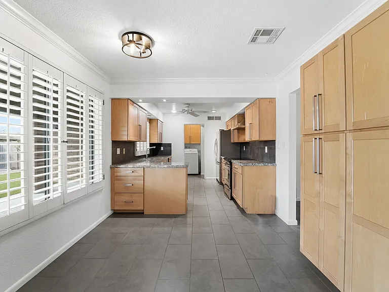 2051 E Hermosa Dr — Photo 13