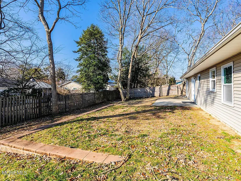 209 Sinclair Ave — Photo 12