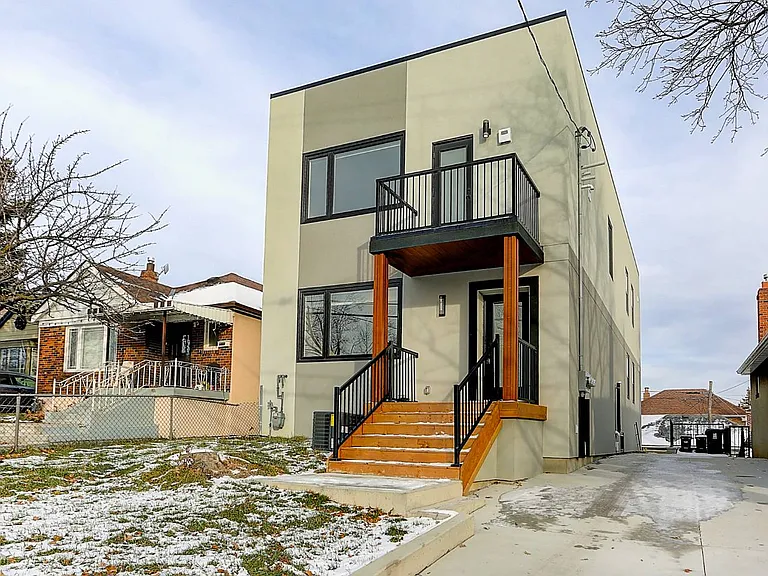2071 Keele St #LOWER — Photo 26