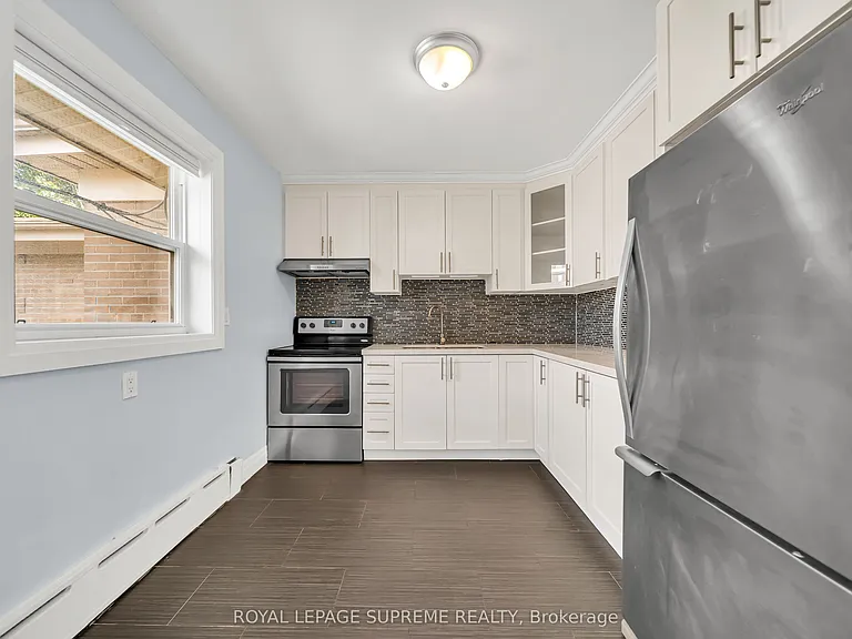 135 Kingsway Cres #4 — Photo 24