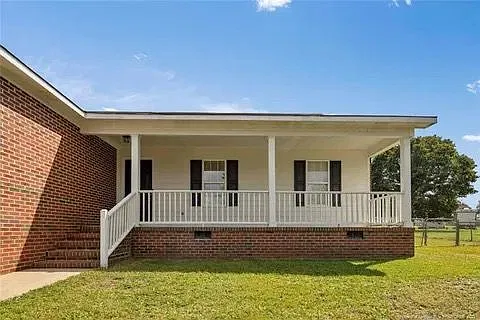 3 bed, 2.0 bath, 1468 sqft, $1,875 — Photo 3
