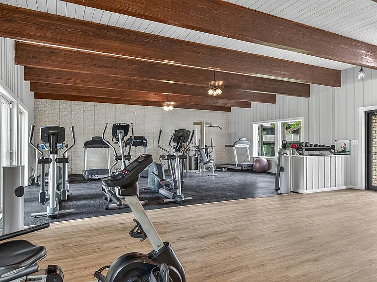 21-Fitness Center