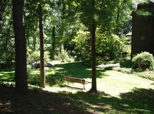 17 Falmouth Ct, Brookfield, CT 06804