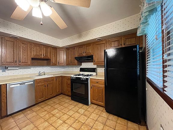 4th image of 4634 Scott St