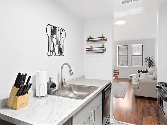 5th image of 5501 Pershing Ave #307-23