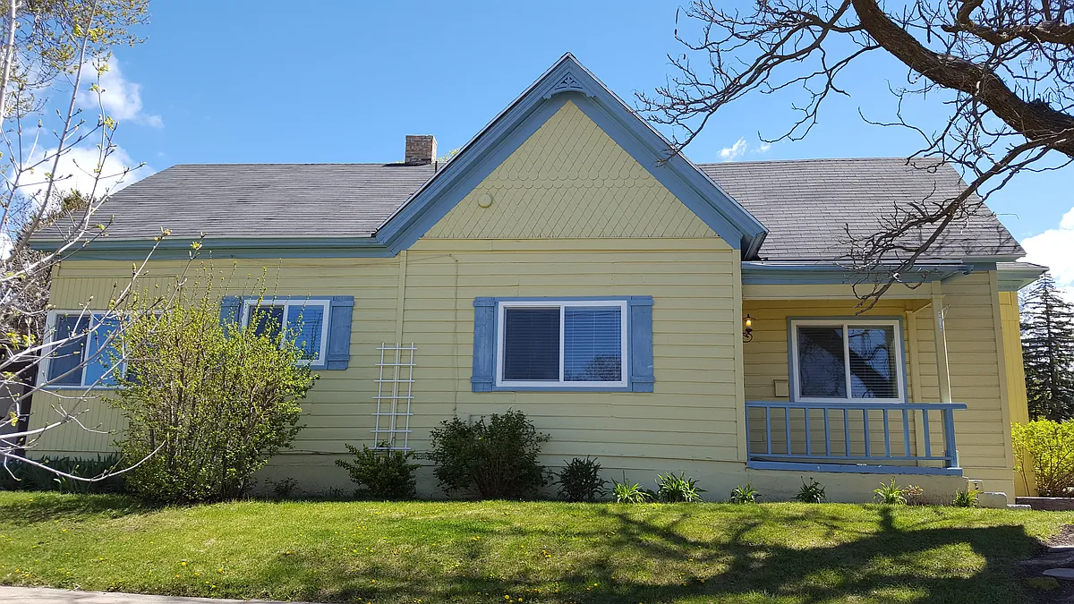 Exterior view from Jackson Avenue - 1000 E 21st St