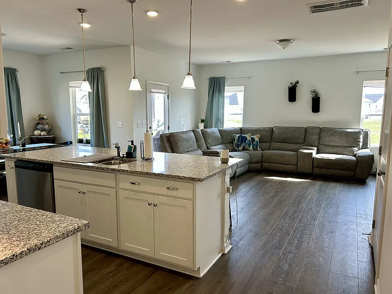 236 Summerlin Dr — Photo 1