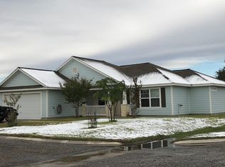 112 Alma Ln, Rockport, TX 78382