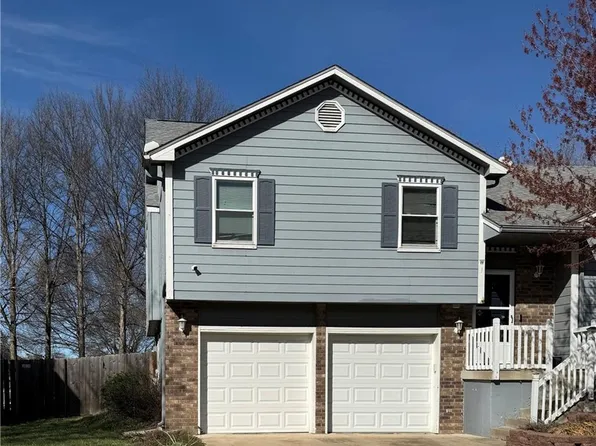 114 W Calico Dr, Raymore, MO 64083