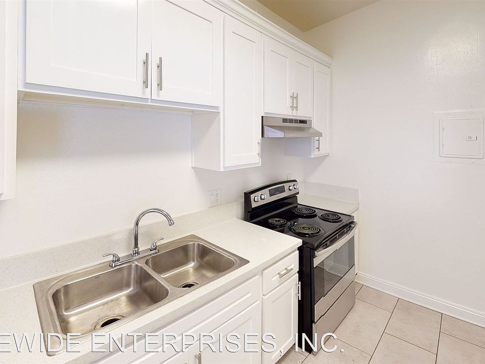 1st image of 752 S Mariposa Ave APT 303