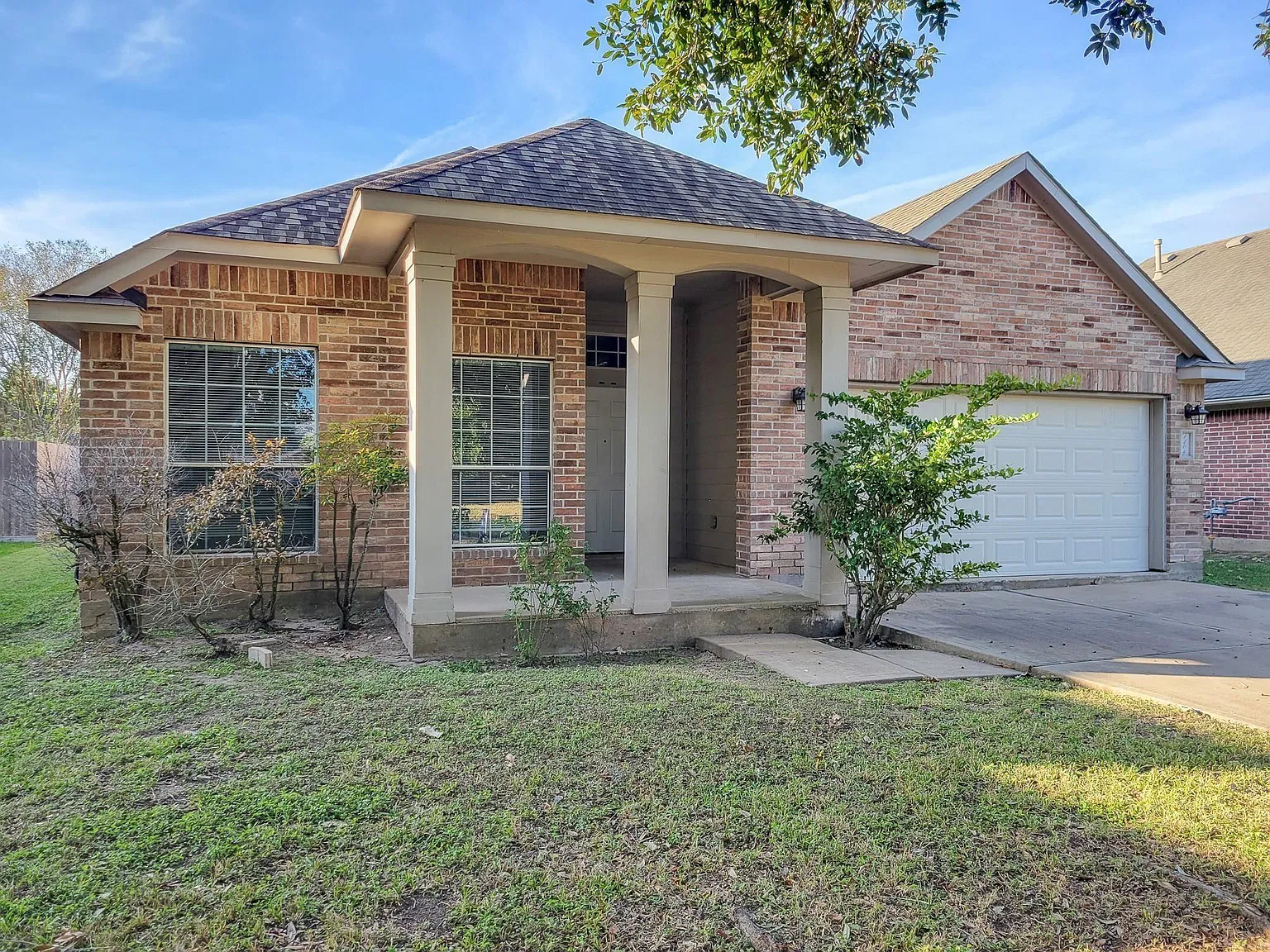4 bed, 2.0 bath, 1916 sqft, $2,200 — Photo 3