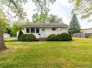 24 Higgins St, Springfield, MA 01108