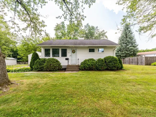 24 Higgins St, Springfield, MA 01108