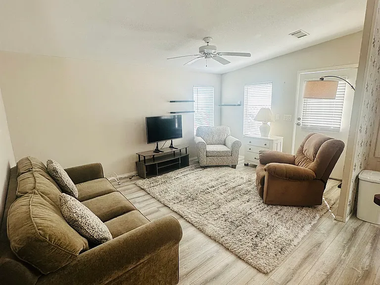 2305 Bay Dr — Photo 9