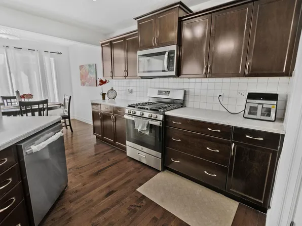 1115 61st St SW, Edmonton, AB T6X 0M4