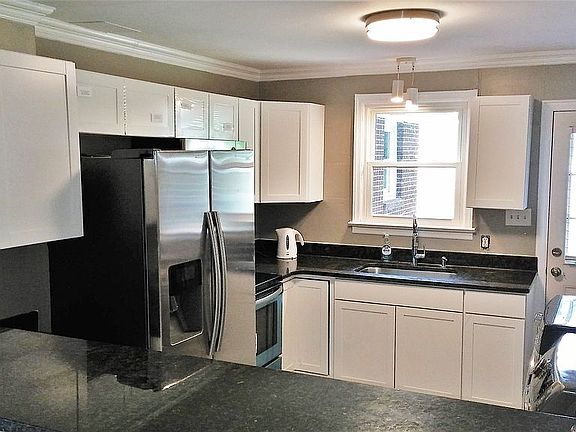 3rd image of 10 Horse Shoe Cir