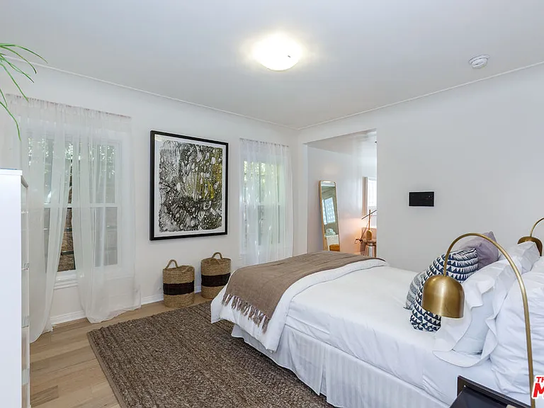 465 S Sherbourne Dr — Photo 14