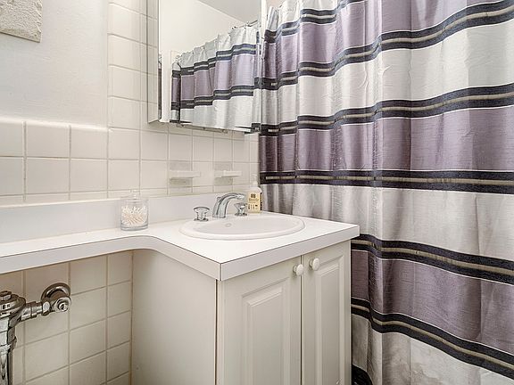 5th image of 140 E 56th St APT 10M