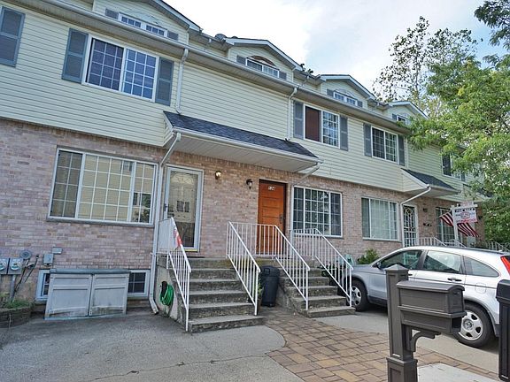 3rd image of 132 Pelican Cir