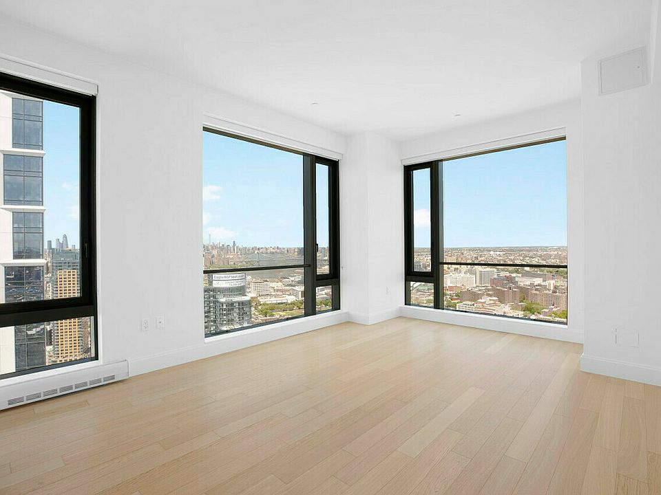 1st image of 10 City Pt APT 42L