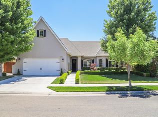 530 W Warwick Ave, Clovis, CA