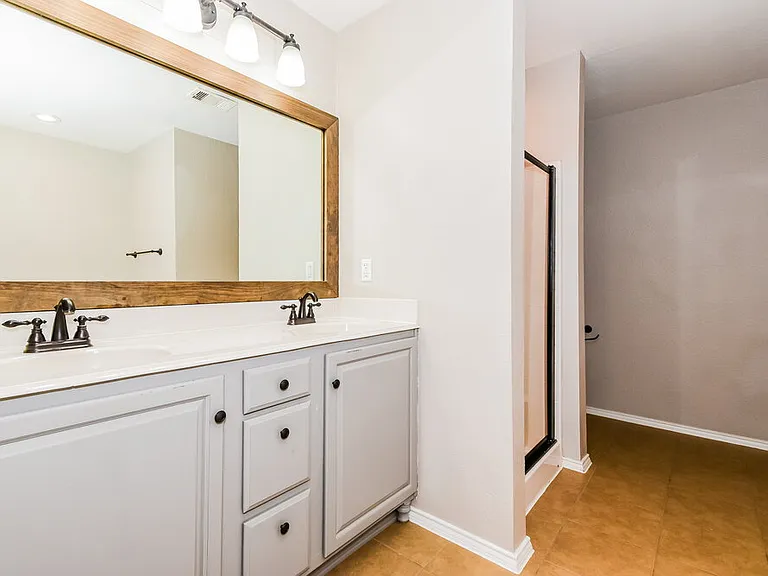 908 Matthew Ln — Photo 11