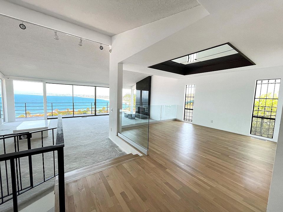 1st image of 517 Palos Verdes Dr W