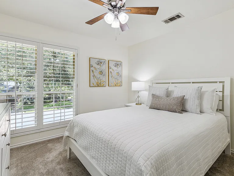 1428 Chatsworth Ln — Photo 14