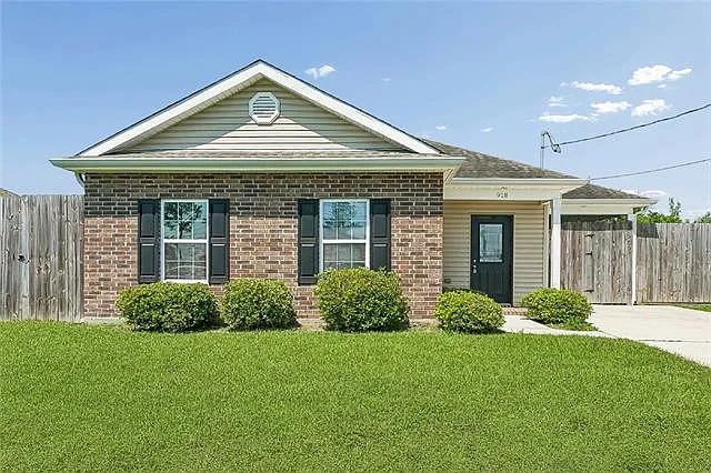 3 bed, 2.0 bath, 1286 sqft, $1,650 — Photo 2