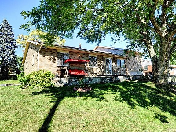 3rd image of 1560 Arapaho Dr