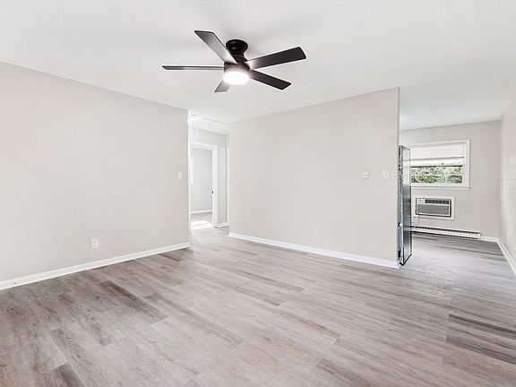 5th image of 109 W Poplar Ave Unit I