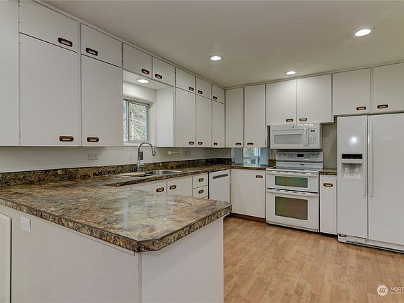 3rd image of 1805 Boundary Street SE
