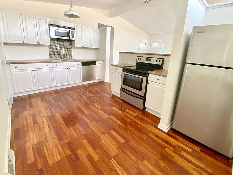 3106 Canterbury St — Photo 3