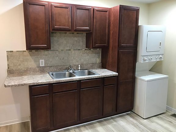 Kitchen, washer/dryer