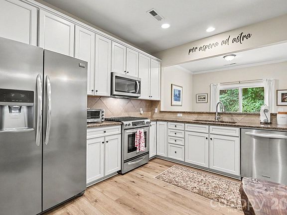 5th image of 16247 Annahill Ct