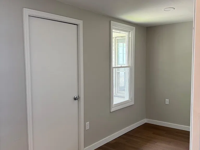 231 Roosevelt Ave — Photo 12