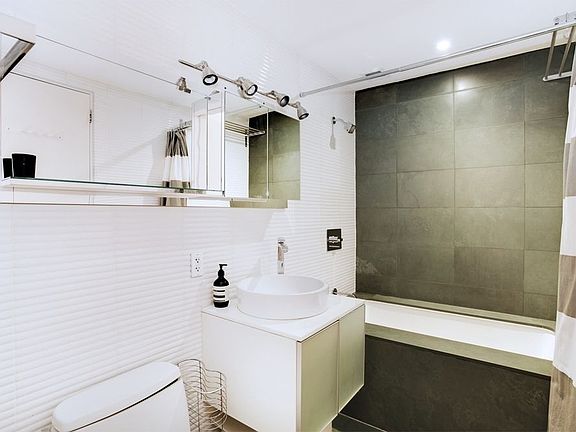 4th image of 421 E 13th St #4B