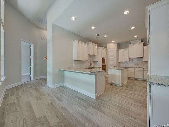 2nd image of 614 Pond Bluff